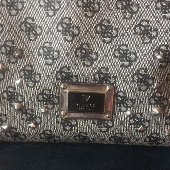 GUESS LOGO Satchel - Picture 2 of 6